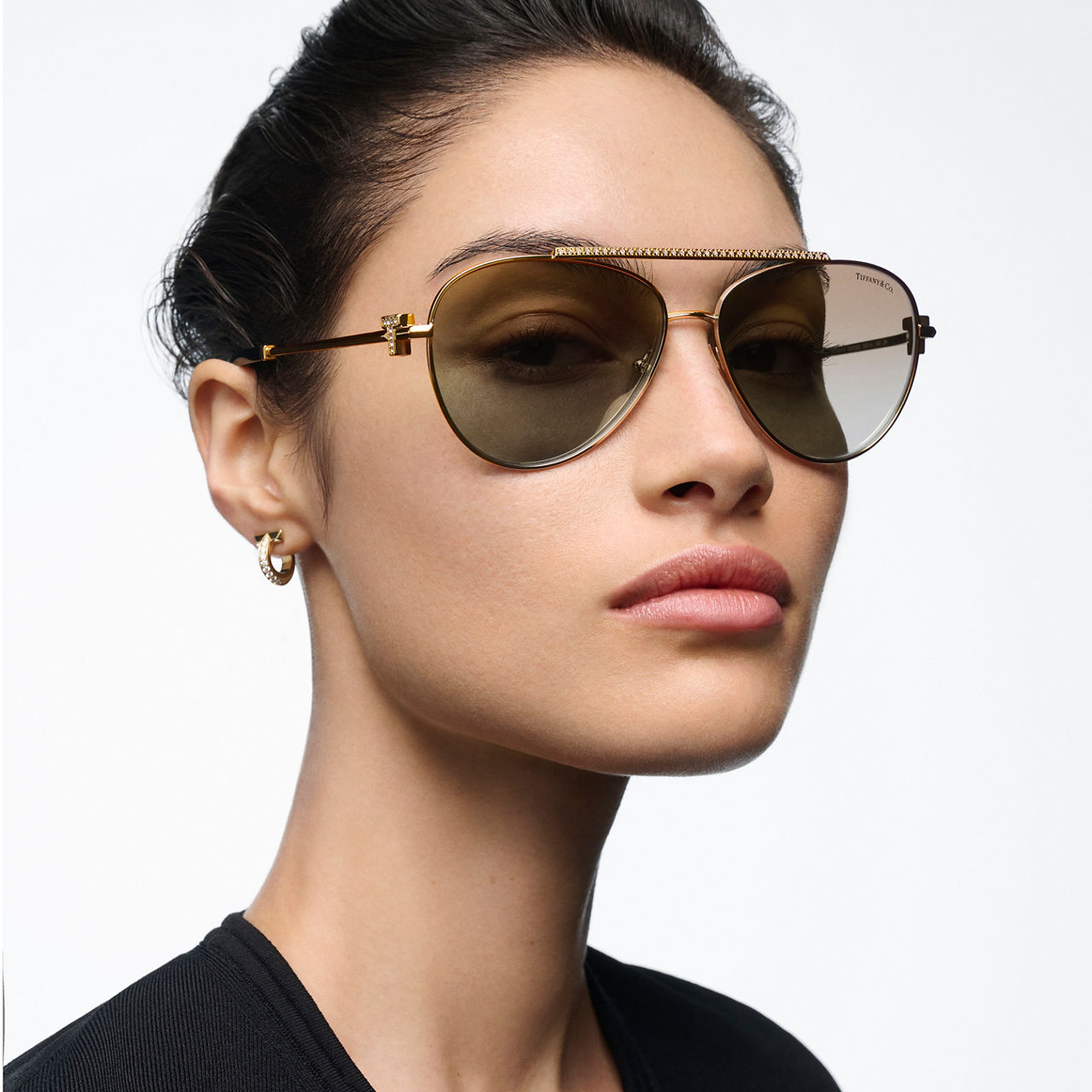 Sonnenbrille aus blassgoldfarbenem Metall mit Gläsern mit braunem Farbverlauf