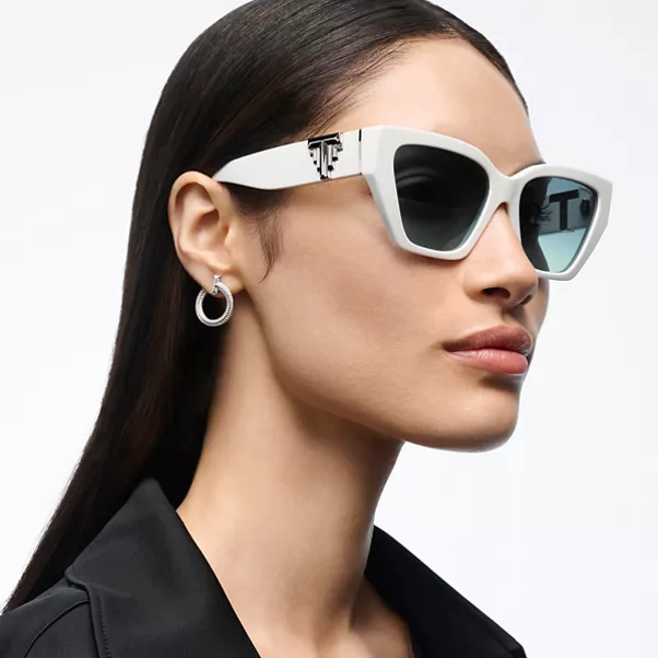 Gafas de sol Deco de acetato blanco y cristales color Tiffany Blue® degradado