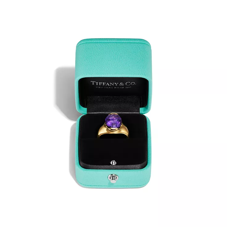 Elsa Peretti&reg;:Fancy Color Ring in Yellow Gold with an Amethyst, 4