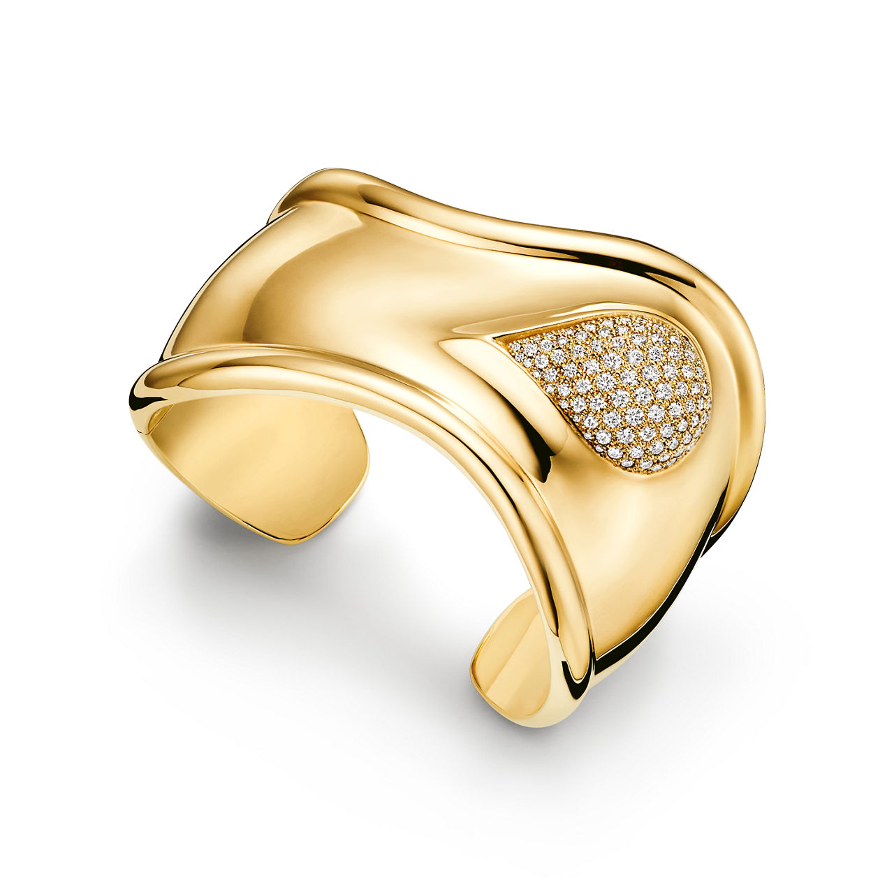 Elsa Peretti®:Bone Cuff in Yellow Gold with Pavé Diamonds, 43 mm Wide image number 2