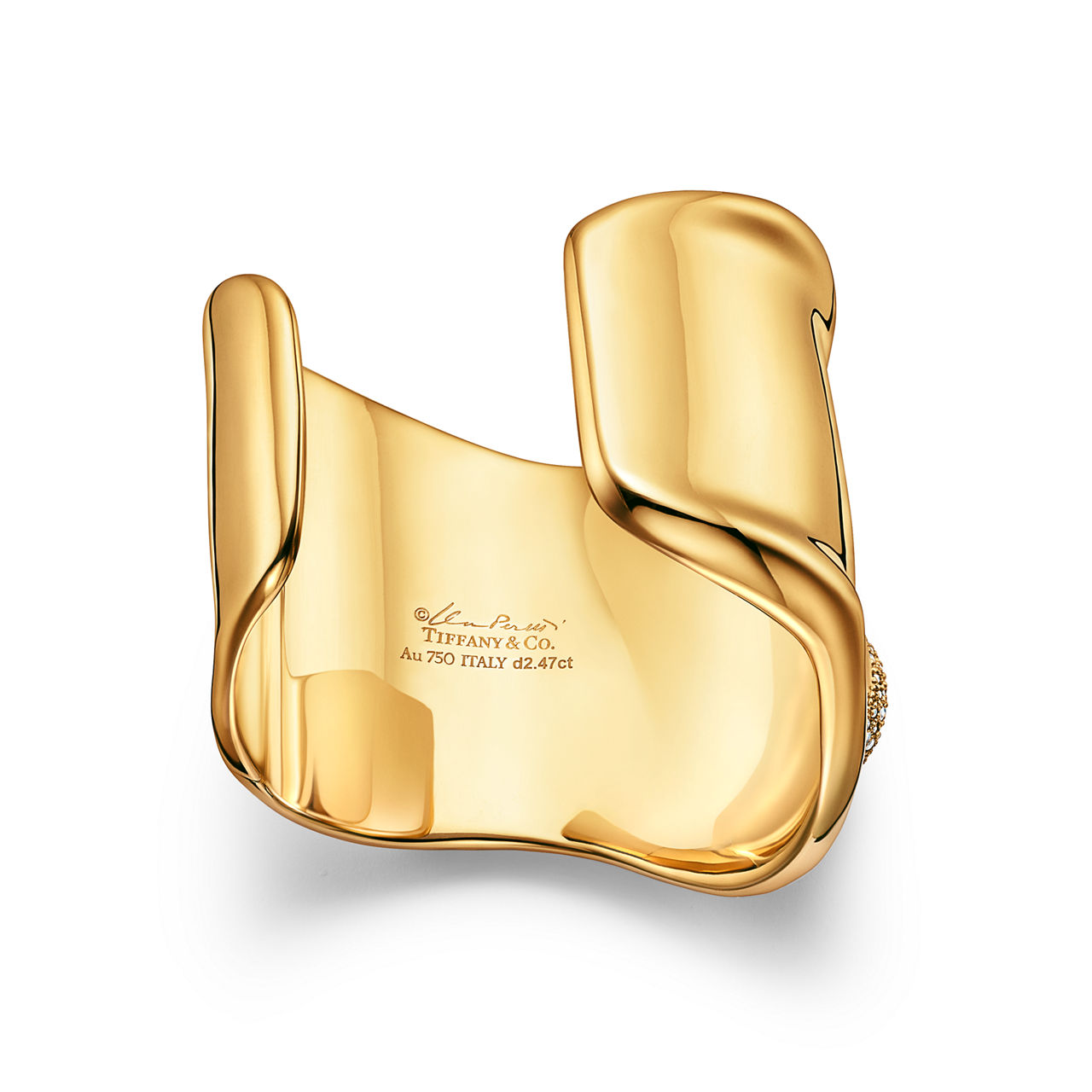 Elsa Peretti®:Bone Cuff in Yellow Gold with Pavé Diamonds, 61 mm Wide image number 3