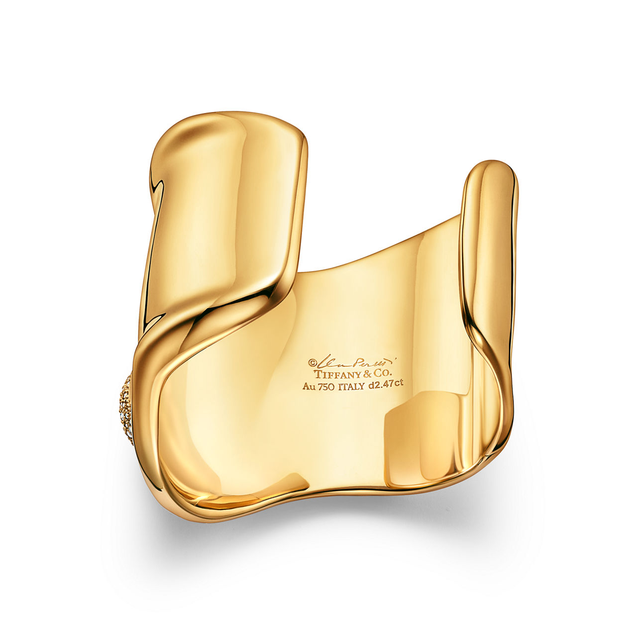 Elsa Peretti®:Bone Cuff in Yellow Gold with Pavé Diamonds, 61 mm Wide image number 3
