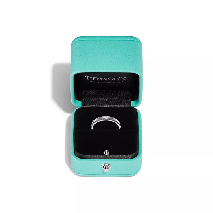 Tiffany Together:Milgrain Band Ring in Platinum with a Diamond, 3 mm Wide, 4