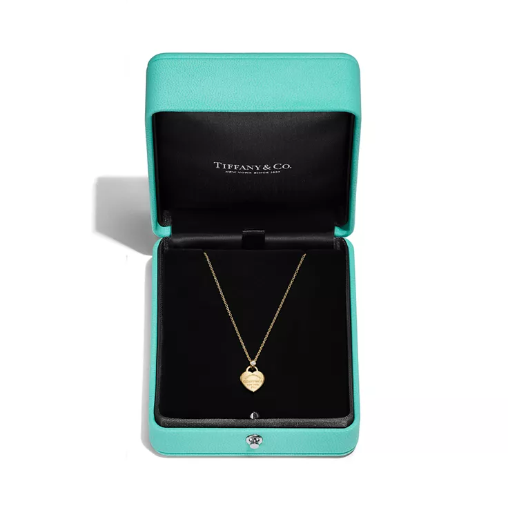 Return to Tiffany®:Mini Heart Tag Pendant in Yellow Gold with a Diamond, 6