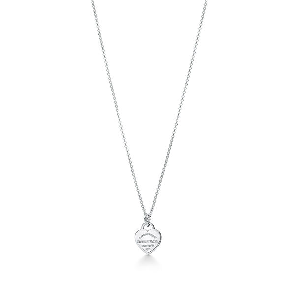 Return to Tiffany™:Mini-Herzanhänger in Sterlingsilber mit einem Diamanten