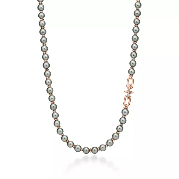 Tahitian Pearl Necklace in Gold with Diamonds