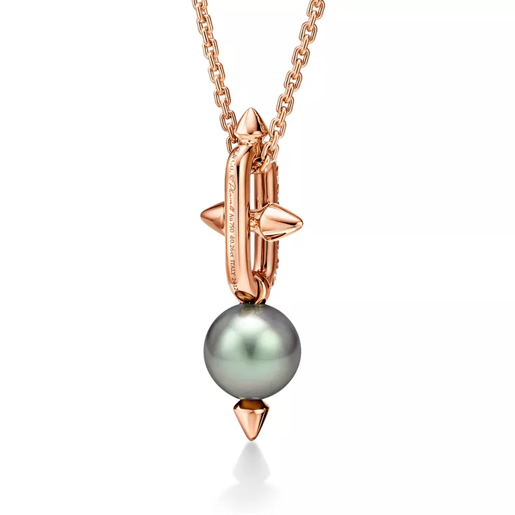 Collezione Tiffany Titan by Pharrell Williams:Pendente con perla di Tahiti in oro e diamanti, 5