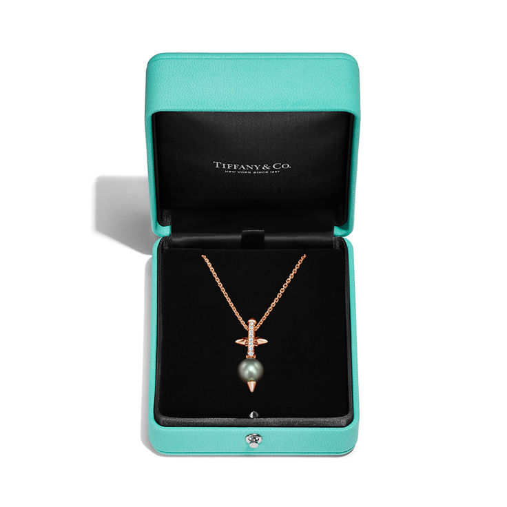 Tiffany Titan by Pharrell Williams:Tahitian Pearl Pendant in Gold with Diamonds image number 6