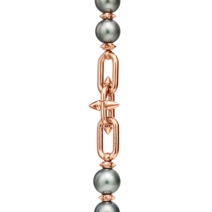 Collezione Tiffany Titan by Pharrell Williams:Bracciale con perle di Tahiti in oro e diamanti numero immagine 4
