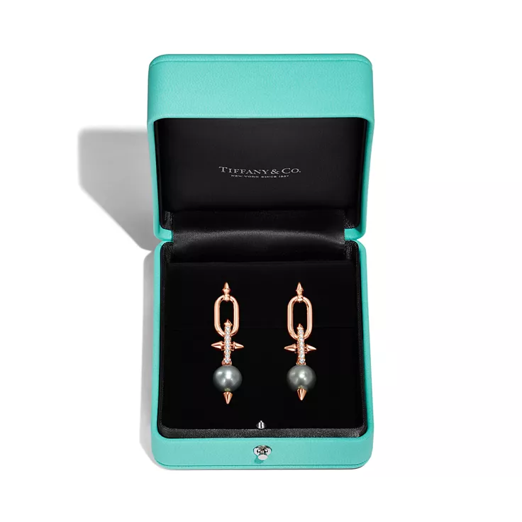 Tiffany Titan by Pharrell Williams:Tahitian Pearl Earrings in Gold with Diamonds, 4