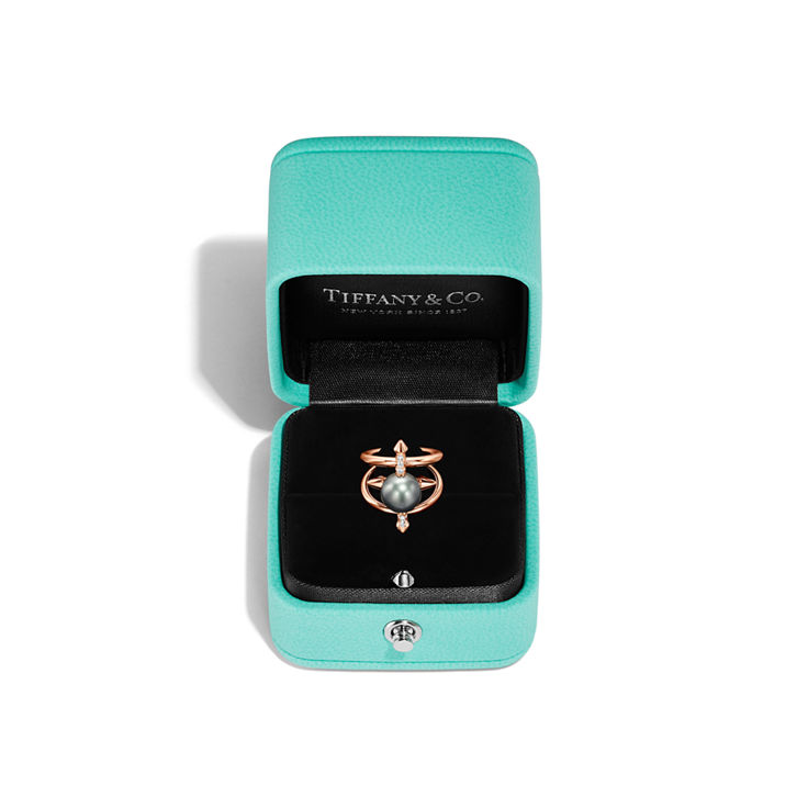 Tiffany Titan by Pharrell Williams:Tahitian Pearl Ring in Gold with Diamonds image number 6