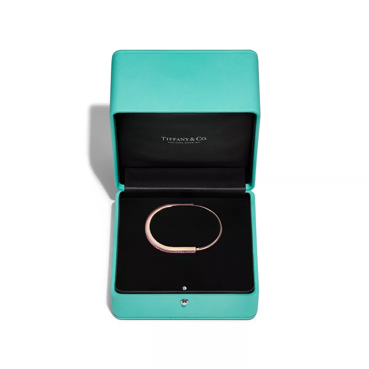 Tiffany Lock:Bracelet jonc &eacute;troit en or rose 18 carats et saphirs roses, 5