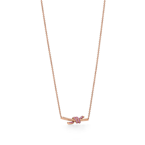Collezione Knot by Tiffany:Pendente in oro rosa con zaffiri rosa