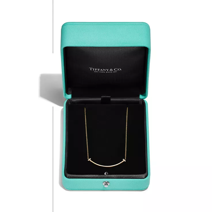 Tiffany T:Smile Small Pendant in Yellow Gold with Diamonds, 5