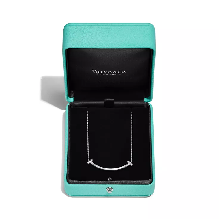 Tiffany T:Smile Medium Pendant in White Gold with Diamonds, 6