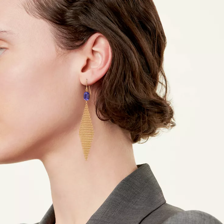 Elsa Peretti®:Mesh Earrings in Yellow Gold with Tumbled Tanzanite Beads, 1