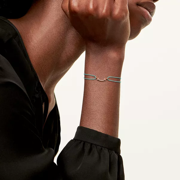 Smile Armband in Roségold an einer blauen Kordel mit Diamanten
