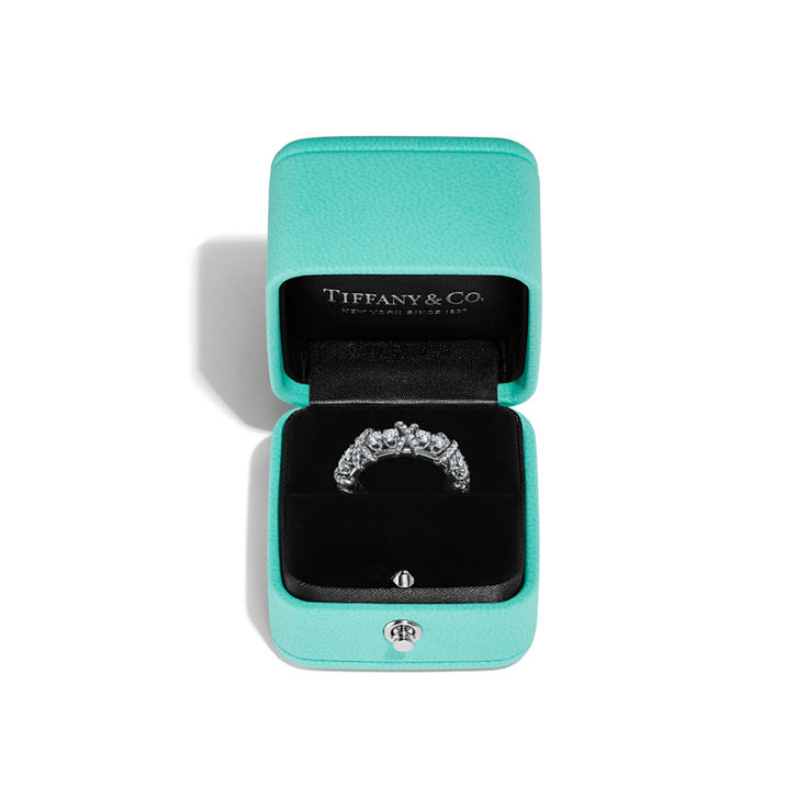 Sixteen Stone by Tiffany:Ring in Platinum and Yellow Gold with Diamonds image number 5