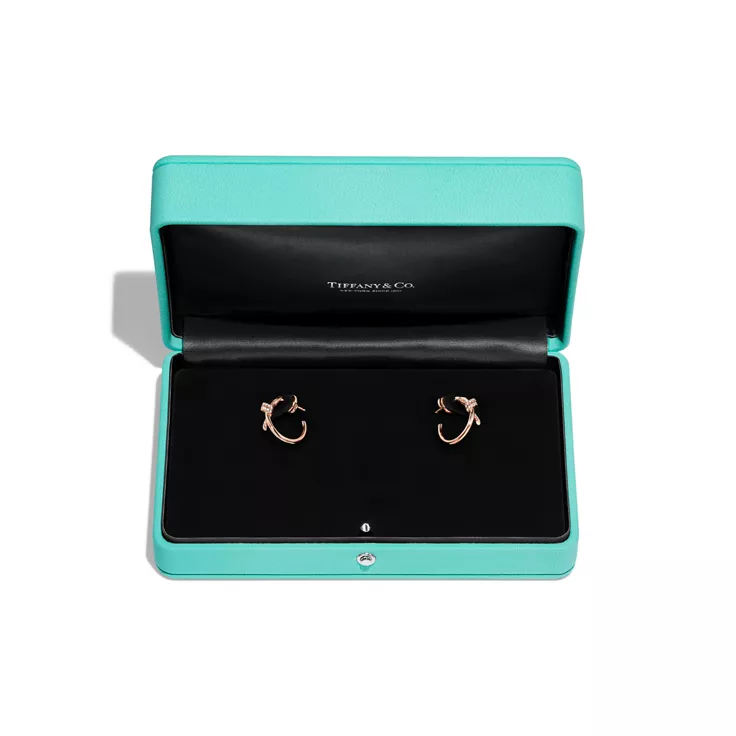 Tiffany Knot:Boucles d’oreilles créoles en or rose 18 carats et diamants, 4