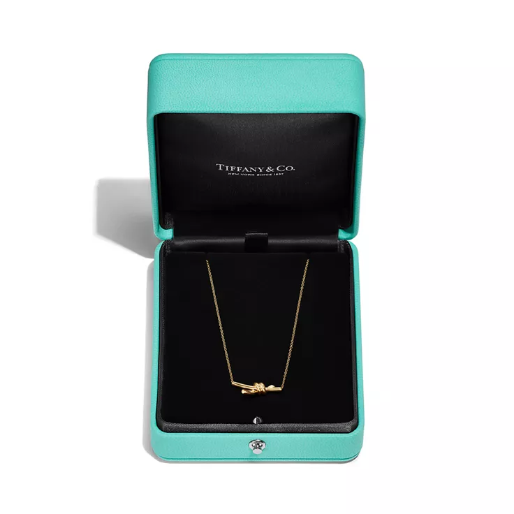 Tiffany Knot:Small Pendant in Yellow Gold, 5