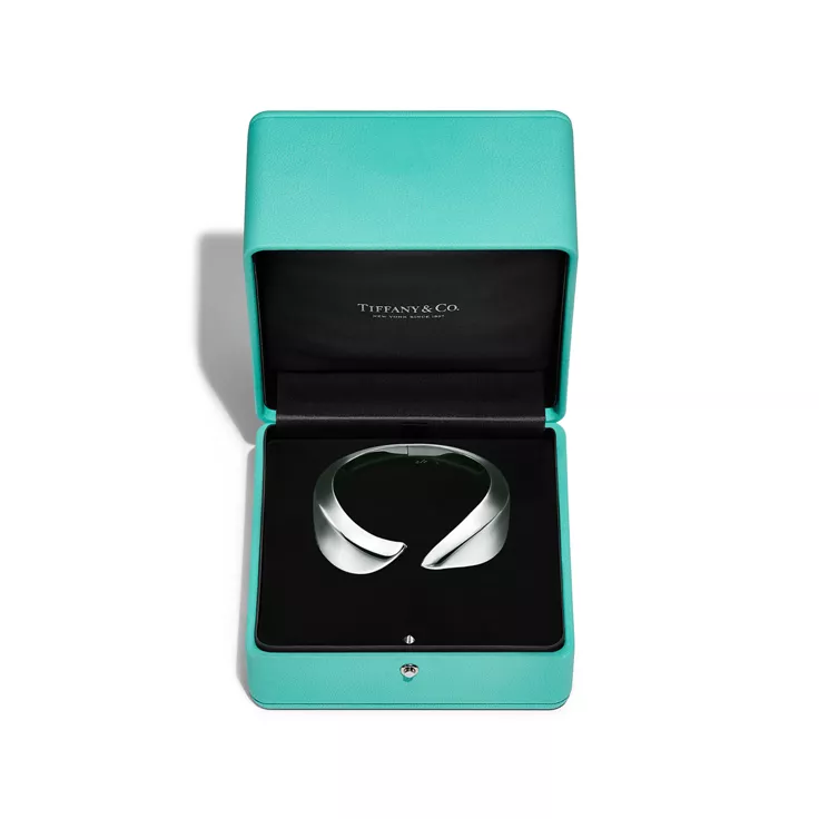 Elsa Peretti&reg;:Feather Cuff in Sterling Silver, 5