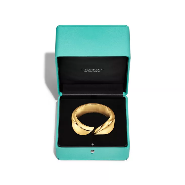 Elsa Peretti&reg;:Feather Cuff in Yellow Gold, 5