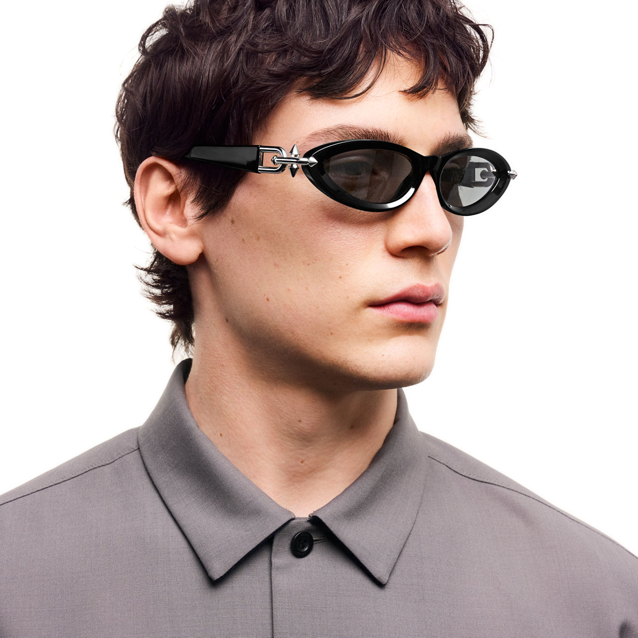 Collezione Tiffany Titan by Pharrell Williams:Occhiali da sole PUNK in acetato nero numero immagine 2
