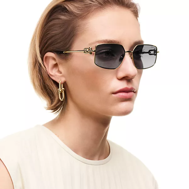 Occhiali da sole in metallo color oro chiaro con lenti grigio scuro