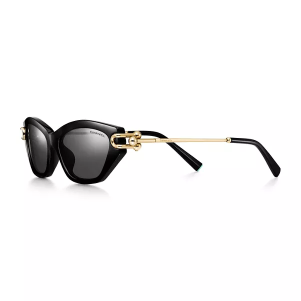 Sonnenbrille aus schwarzem Acetat mit dunkelgrauen Gläsern