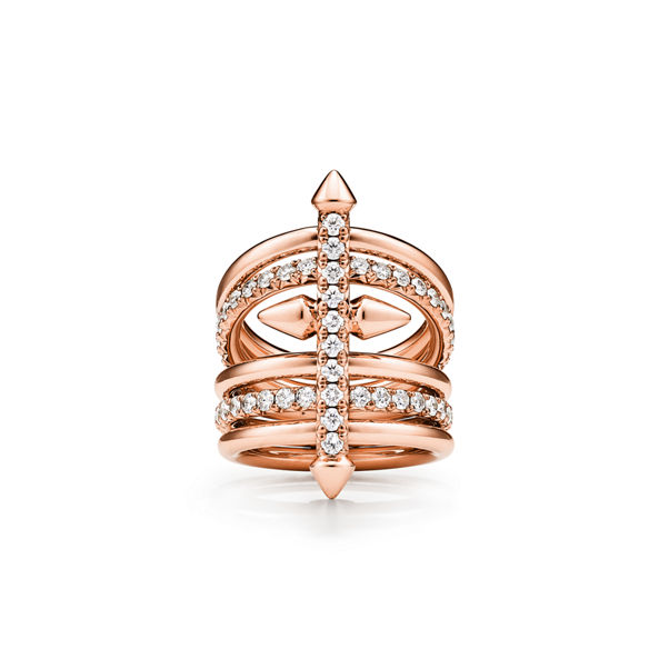 Collezione Tiffany Titan by Pharrell Williams:Anello a cinque giri in oro rosa con diamanti