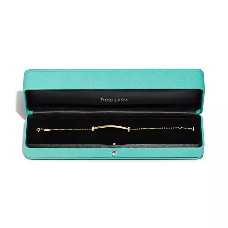 Tiffany T:Smile Medium Bracelet in Yellow Gold, 4