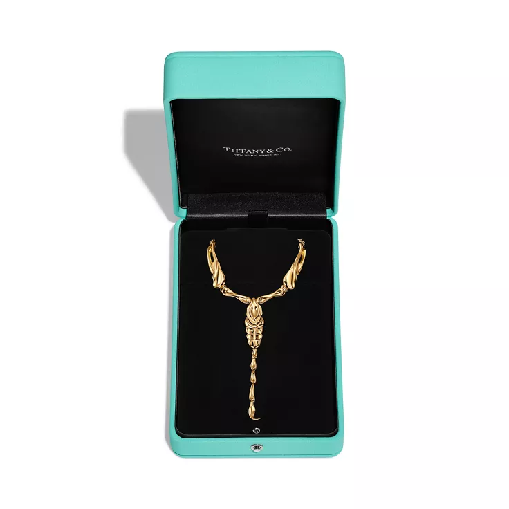 Elsa Peretti®:Scorpion Pendant in Yellow Gold, 5