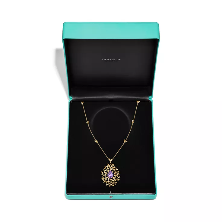 Paloma Picasso®:Olive Leaf Amethyst Pendant in Yellow Gold with Diamonds, 5