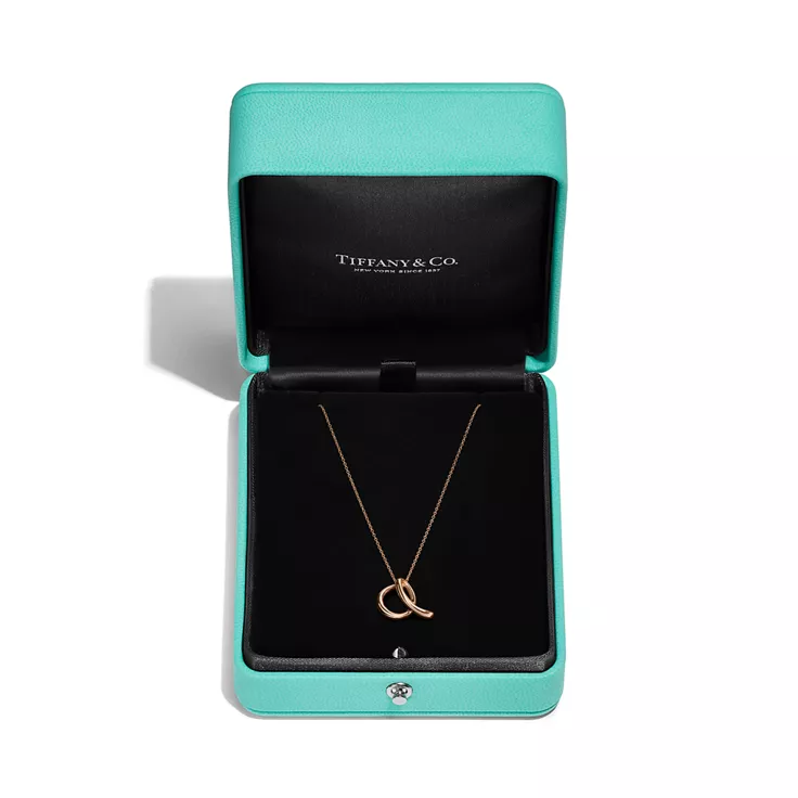 Elsa Peretti™:Small Alphabet Pendant in Rose Gold, 4