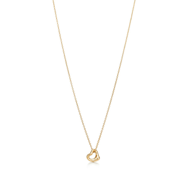 Elsa Peretti®:Open Heart Pendant and Earrings Set in Yellow Gold image number 4