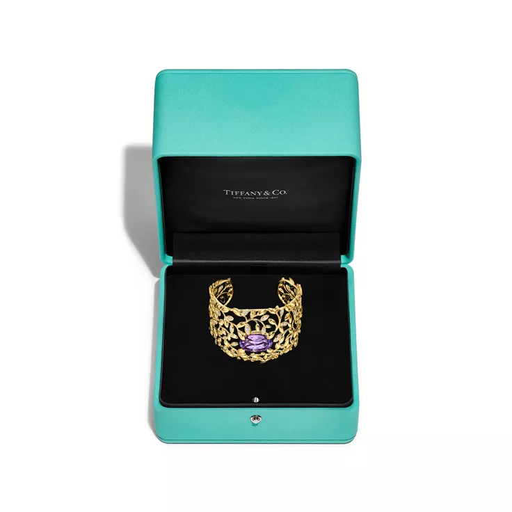 Paloma Picasso®:Olive Leaf Amethyst Cuff in Yellow Gold with Diamonds, 4