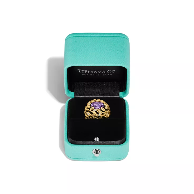 Paloma Picasso®:Olive Leaf Amethyst Ring in Yellow Gold with Diamonds, 4