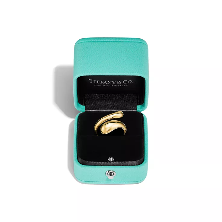 Elsa Peretti&reg;:Teardrop Ring in Yellow Gold, 5