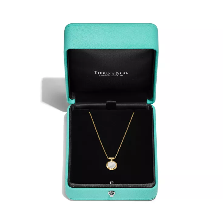 Collezione T by Tiffany:Pendente T1 Circle in oro giallo con madreperla bianca, 5