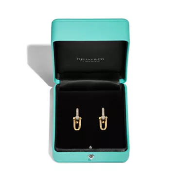 Collezione HardWear by Tiffany:Orecchini a maglie medie in oro giallo con diamanti, 3