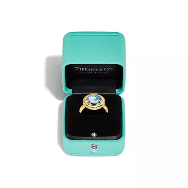 Paloma's Studio:Small Oval Aquamarine Ring in Yellow Gold, 3