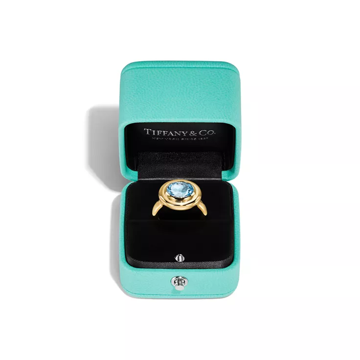 Paloma's Studio:Small Oval Aquamarine Ring in Yellow Gold, 4