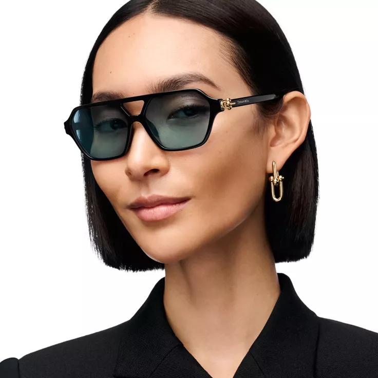 Collezione HardWear by Tiffany:Occhiali da sole in acetato nero con lenti Tiffany Blue&reg;, 1