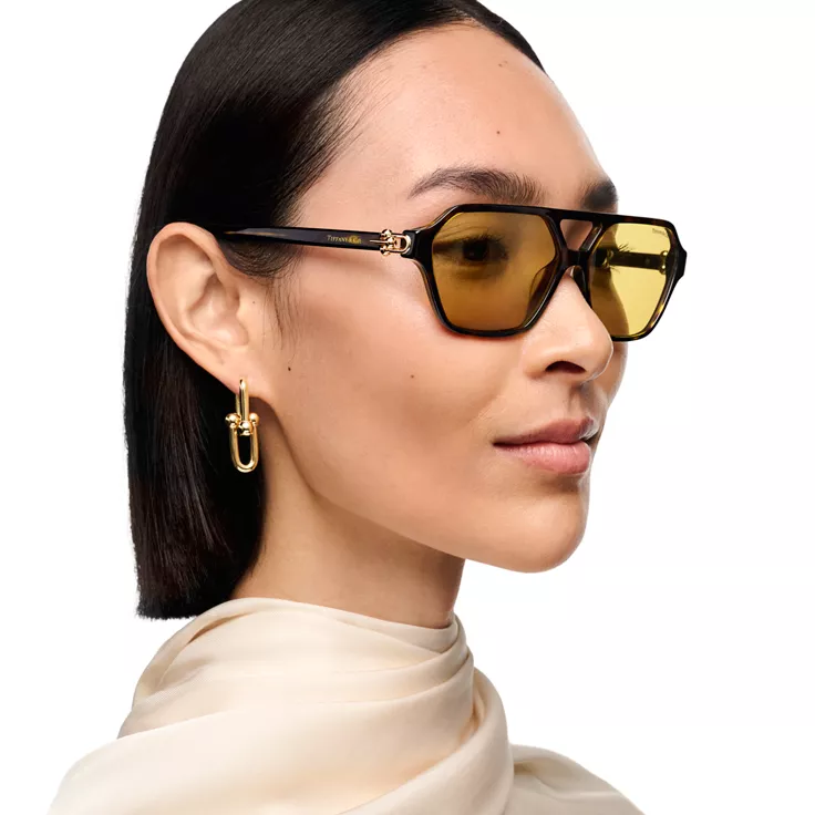 Tiffany HardWear:Sunglasses in Tortoise Acetate with Yellow Lenses, 1