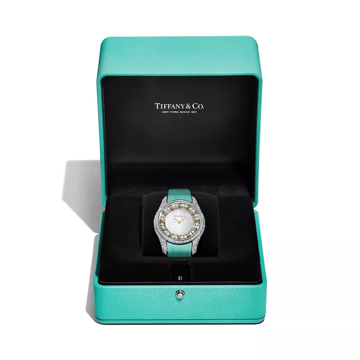 Sixteen Stone by Tiffany:Watch in Gold with Diamonds, 5