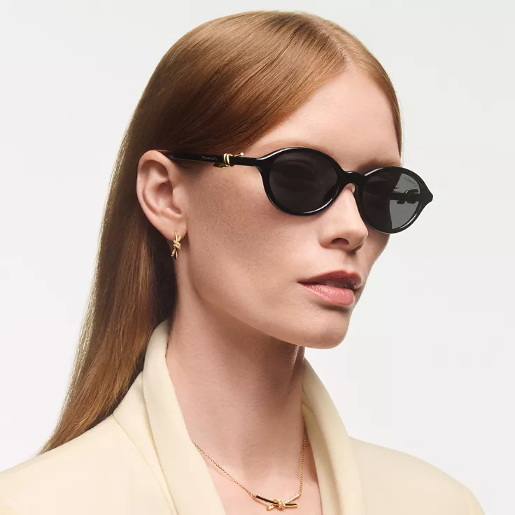 Tiffany Knot:Sunglasses in Black Acetate with Dark Grey Lenses, 1