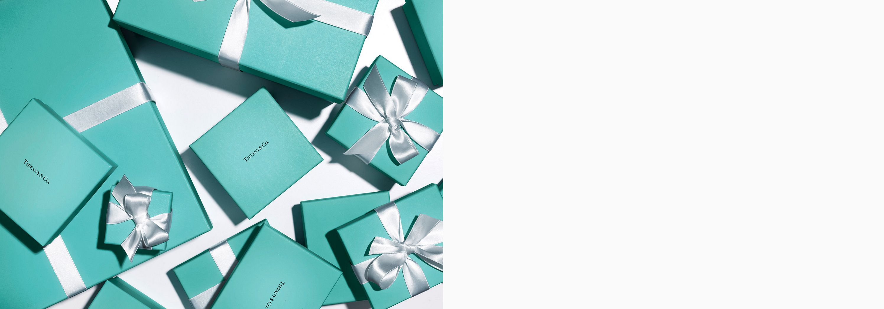 Tiffany And Co Gift Bag Stock Photo - Download Image Now - Tiffany