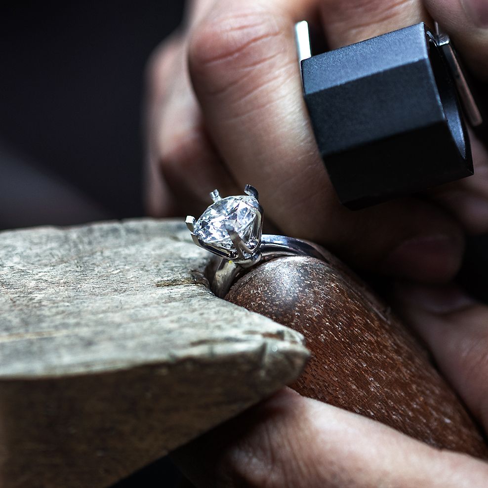 婚約指輪とブルー ボックスのパーソナライズ | Tiffany & Co. 婚約指輪とブルー ボックスのパーソナライズ | Tiffany & Co.