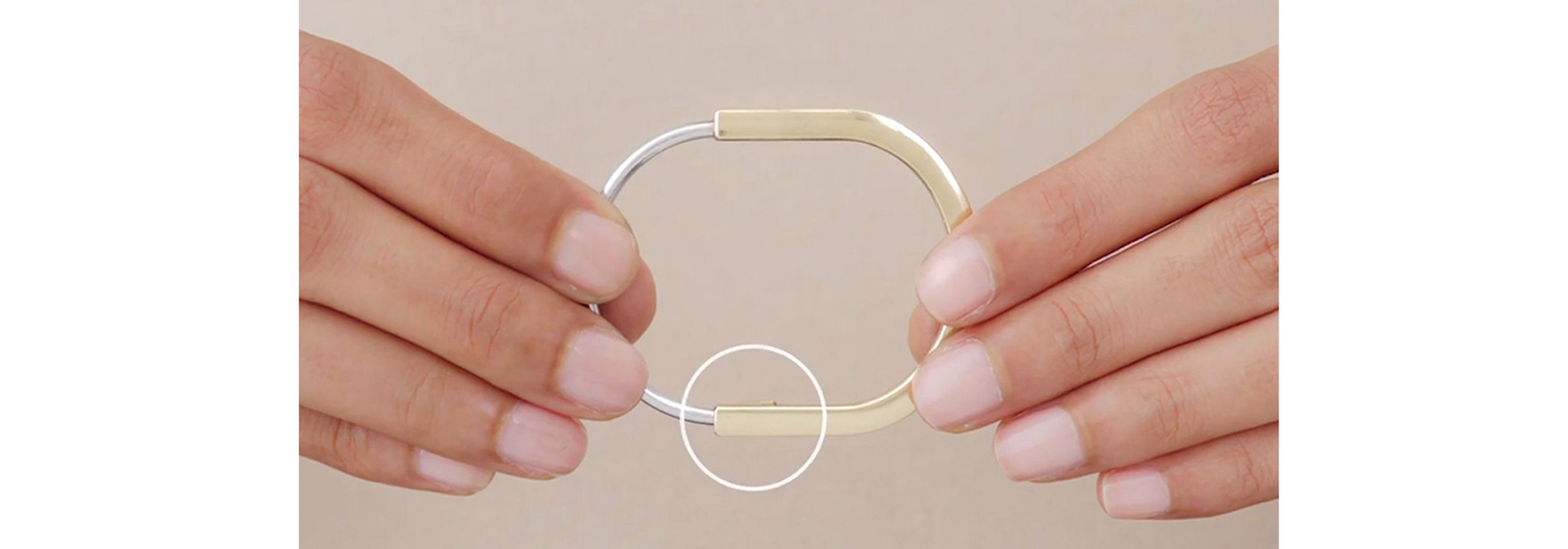 TIFFANY ティファニーロック ナローバングル ラージ Lock by Tiffany ナロー バングルのお取り扱い方法 | Tiffany & Co.