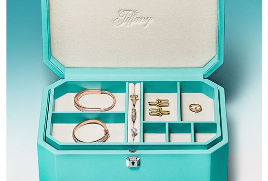 Tiffany Travel flat pouch in canvas, medium. | Tiffany & Co. CA